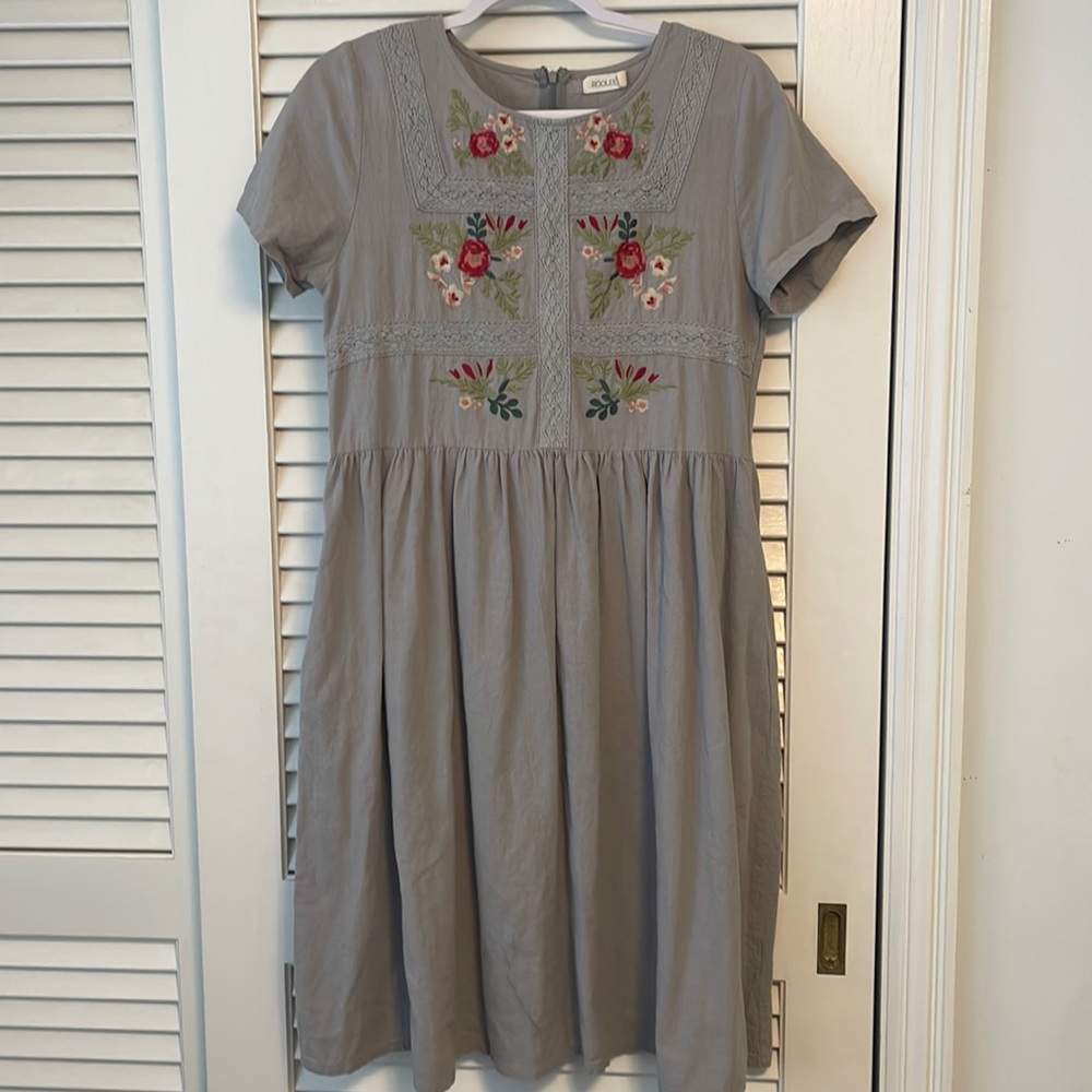 Women’s Embroidery Detail Midi Dress